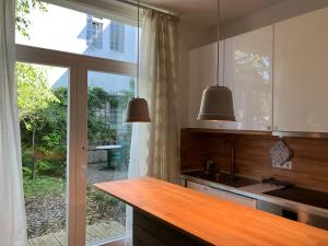 Moderne Studiowohnung in Coburg mit Küche und Innenhof