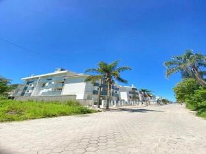 Apê com vista para a montanha 600 m da Praia Ingleses