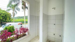 Apê com vista para a montanha 600 m da Praia Ingleses