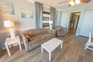 Direct Oceanfront 1BR Palms - Nice Pools & Views!