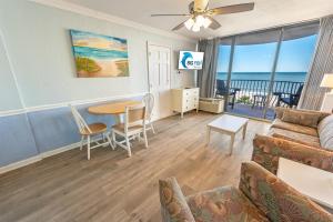 Direct Oceanfront 1BR Palms - Nice Pools & Views!