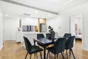 Next To Station 3 Min Walk to Shops 2 Cars