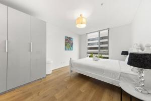 Next To Station 3 Min Walk to Shops 2 Cars