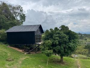 Luna Menguante Refugio de Silencio y Renovación