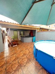 Casa com área gourmet e piscina em Caraguatatuba