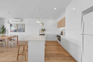 Sandy Toes - Walk to Beach, Pet Friendly, Stylish