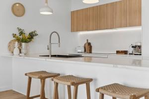 Sandy Toes - Walk to Beach, Pet Friendly, Stylish