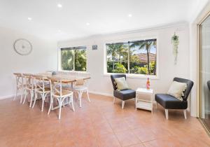 Coastal Palms - Family & Pet-Friendly Beachside Haven