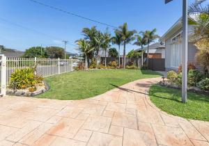 Coastal Palms - Family & Pet-Friendly Beachside Haven