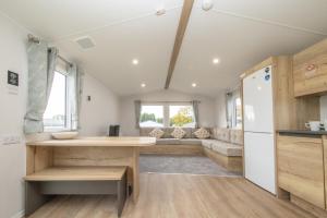 All in Haven - 3 Bed Brand New Caravan Valley Farm