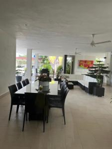 Villa las orquídeas terraza y piscina grande, a 5 minutos de la playa!!