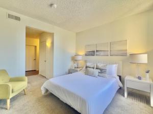 SPECIAL OFFER - Modern Apartment in La Jolla UTC - Close to Beaches, Shopping, Dining, UCSD