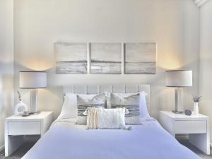 SPECIAL OFFER - Modern Apartment in La Jolla UTC - Close to Beaches, Shopping, Dining, UCSD