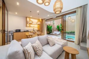 Berawa Week 6 - 2BR Villa with Private Pool and Garden