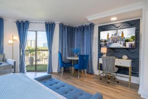 Studio with Private Terrace and Volcano Bay View Near Epic Universe