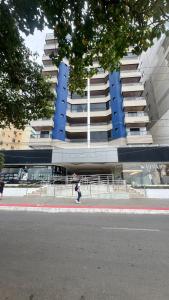 Apartamento Vista Mar 806 - 3 quartos ,2 garagens, prédio frente mar-quiosque 8, elevador ,portaria 24 e internet