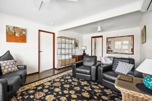 Coastal Comfort - Peaceful 2BR stay in old Torquay