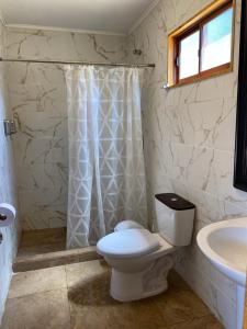 Cabaña con quincho, tinaja y piscina