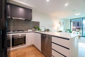 Walk to South Brisbane & Convention Centre