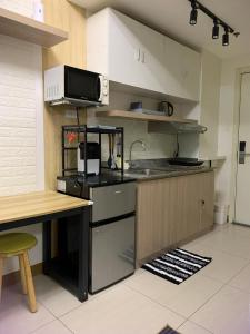 Comfy Studio near Southmall Las Piñas