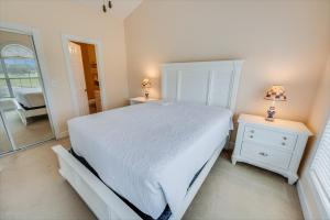 NEW, Large 2 BR at Magnolia Place,Golf Course View