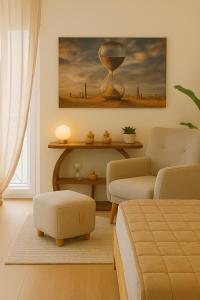 TIMELESS HOME Deluxe Smart Cinema Suite with Netflix & Disney