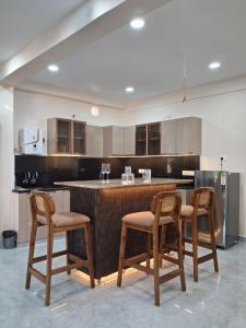 Luxury Penthouse - Forest View, Bar & Gazebo