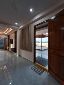 Superstay Luxury Penthouse - 1BHK - Private Terrace