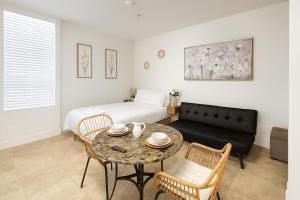 Relaxed Marina del Rey Stay - 1BR with Pool, Sauna & Gym Access