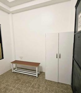 Duck & Drift - a Sleeper Hostel - Just 1,7km from Airport