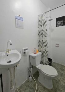 Duck & Drift - a Sleeper Hostel - Just 1,7km from Airport