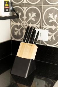 113-Studio Amplo e completo com ar condicionado prox UEL