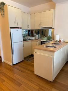 Sweet Athens Apartment 10-Min Walk to Acropolis