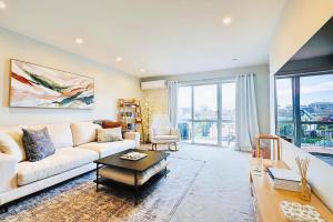 Central and Stylish - Modern Comfort in Christchurch - WiFi & Free Parking