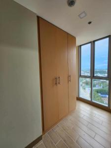 Megaworld 1BR and 1maidroom, 2bath at Palladium