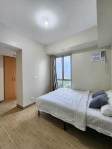 Megaworld 1BR and 1maidroom, 2bath at Palladium