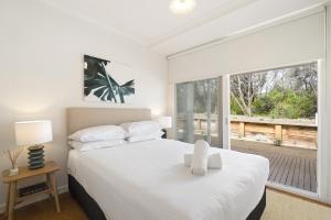 Modern 4-Bed Beach Retreat by Diamond Bay