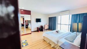 GR SUITE Family Room