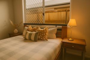 Brand New 5 Bedroom Park Ridge Family Home, Fast WIFI, Secure Parking