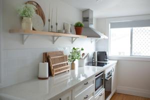 3 Bedroom Renovated Family Queenslander - AirCon, BBQ, Firepit, Sauna