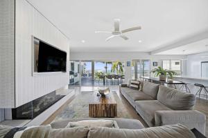 Ocean View Beach House - Pet Friendly, Pool & 5mins to the Beach