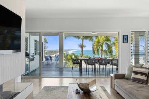 Ocean View Beach House - Pet Friendly, Pool & 5mins to the Beach