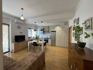 Modern Apartment near Old Tbilisi - Lekh Kachinski