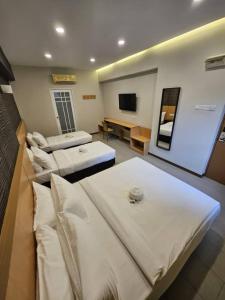Swing & Pillows - Imbi Bukit Bintang