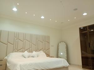 شقة مفروشه ومريحة وقريبه من المناطق السياحية عوائل فقط