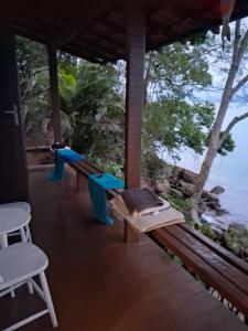 Linda Casa aconchegante com 3 quartos, vista incrível e privacidade na Praia da Aripeba-Ilha Grande-acomoda 8 pessoas