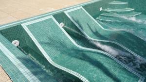 Villa Cecilia - 4 bedrooms, 4 bathrooms, heated inside pool, gym