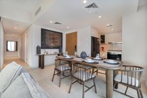 Luxury 4BR Burj Khalifa View Dubai Mall