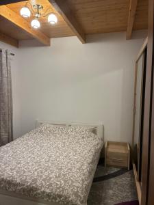 Domek nad jeziorem w Świekatowie