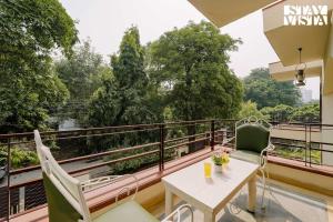 StayVista Residences at Moets Palm with BBQ, Bonfire & Theatre